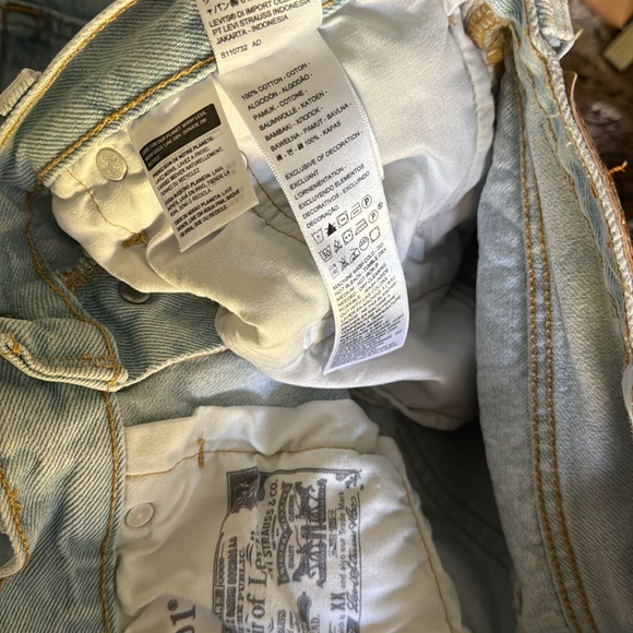 Levi’s Jean Short - Picture 3 of 4